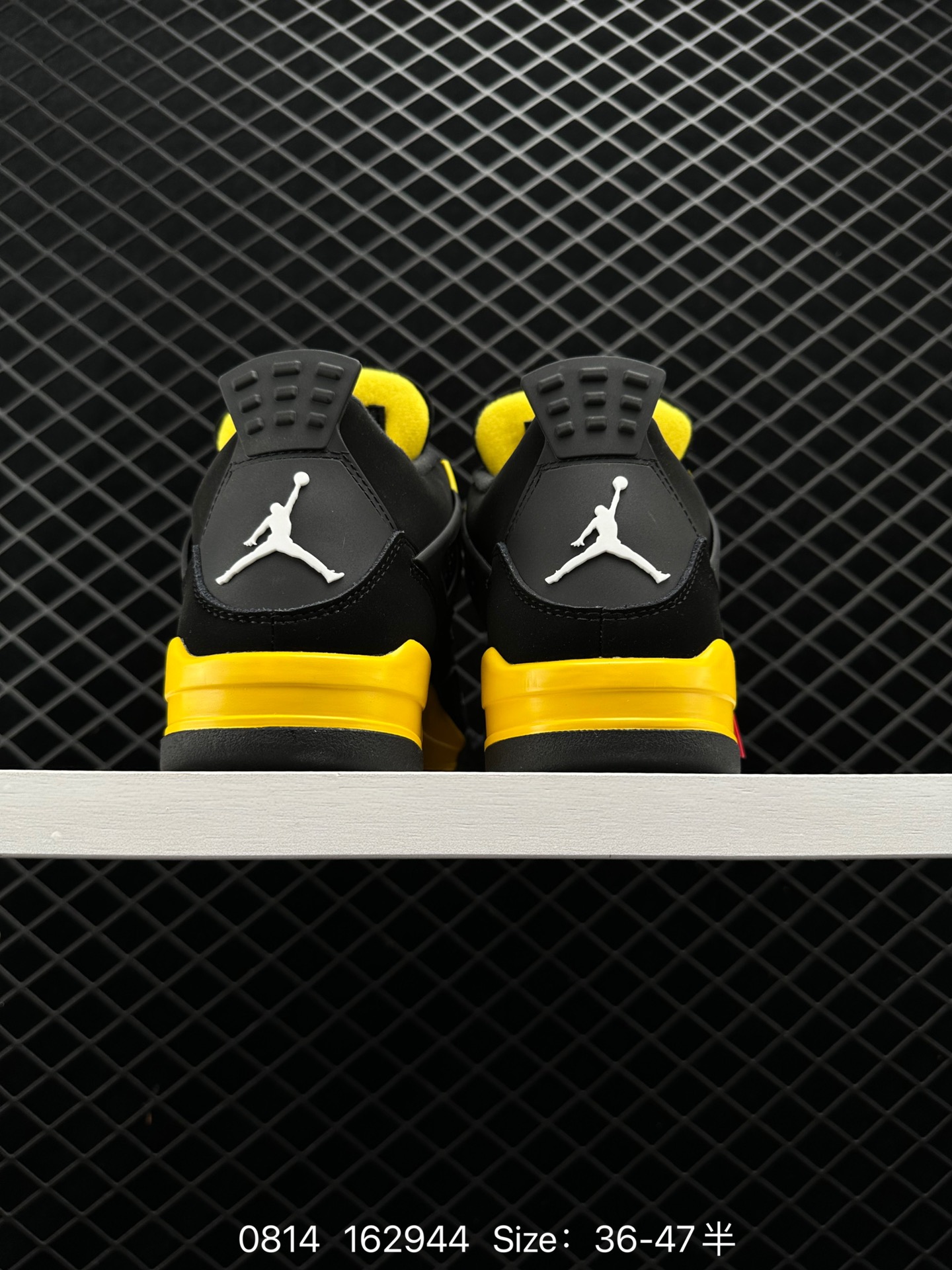 Air Jordan 4 Retro “Thunder”